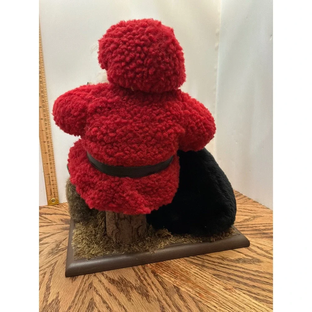 Woodland Christmas Unisex Unbranded Santa with Bear Figurine 14in Red Green